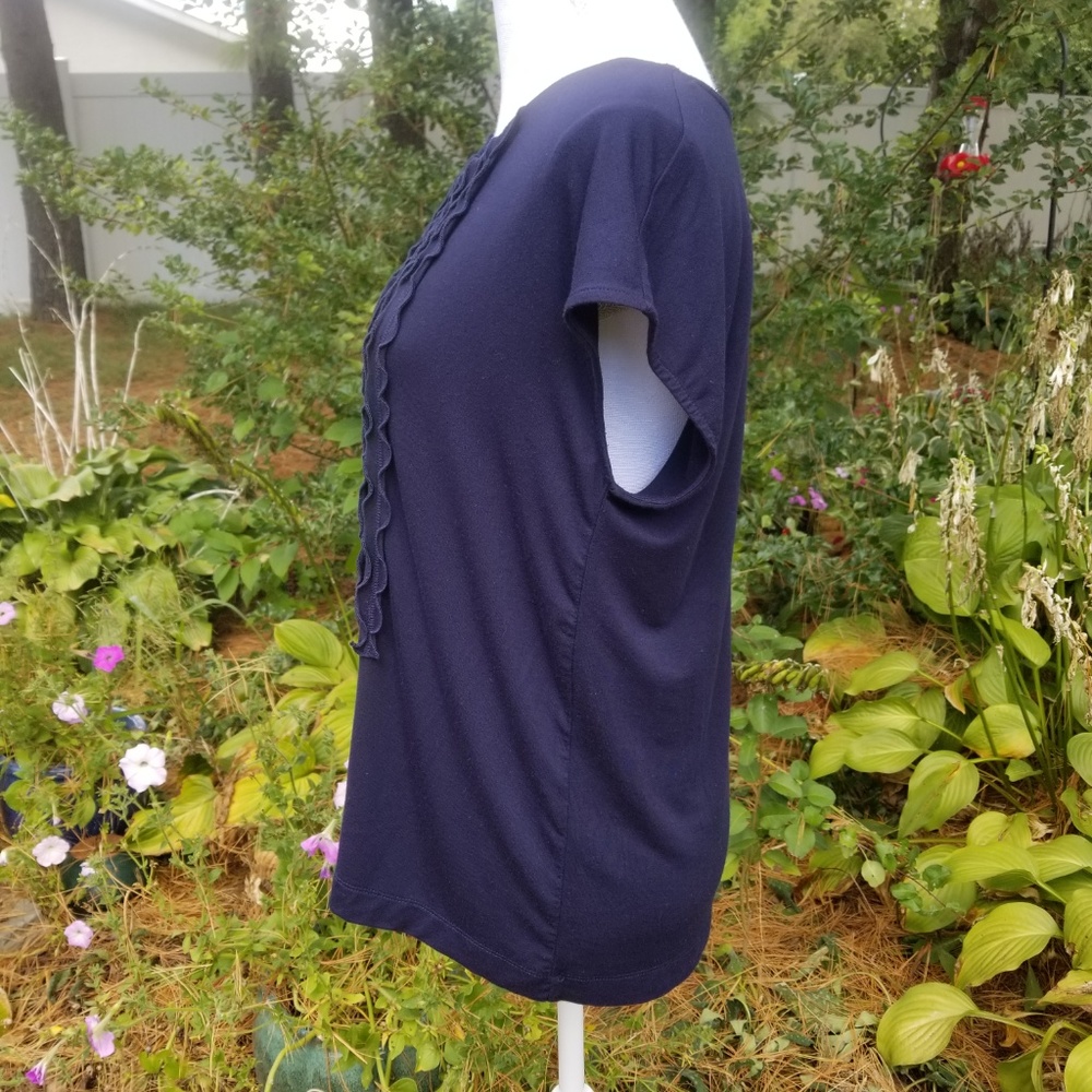 Simple minimal ruffled blouse - Picture 4 of 5